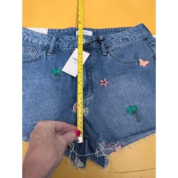☀️Forever 21 Tropical Fruit Palm Tree Embroidered Cut Off Mid Rise Jean Shorts - Picture 7 of 9